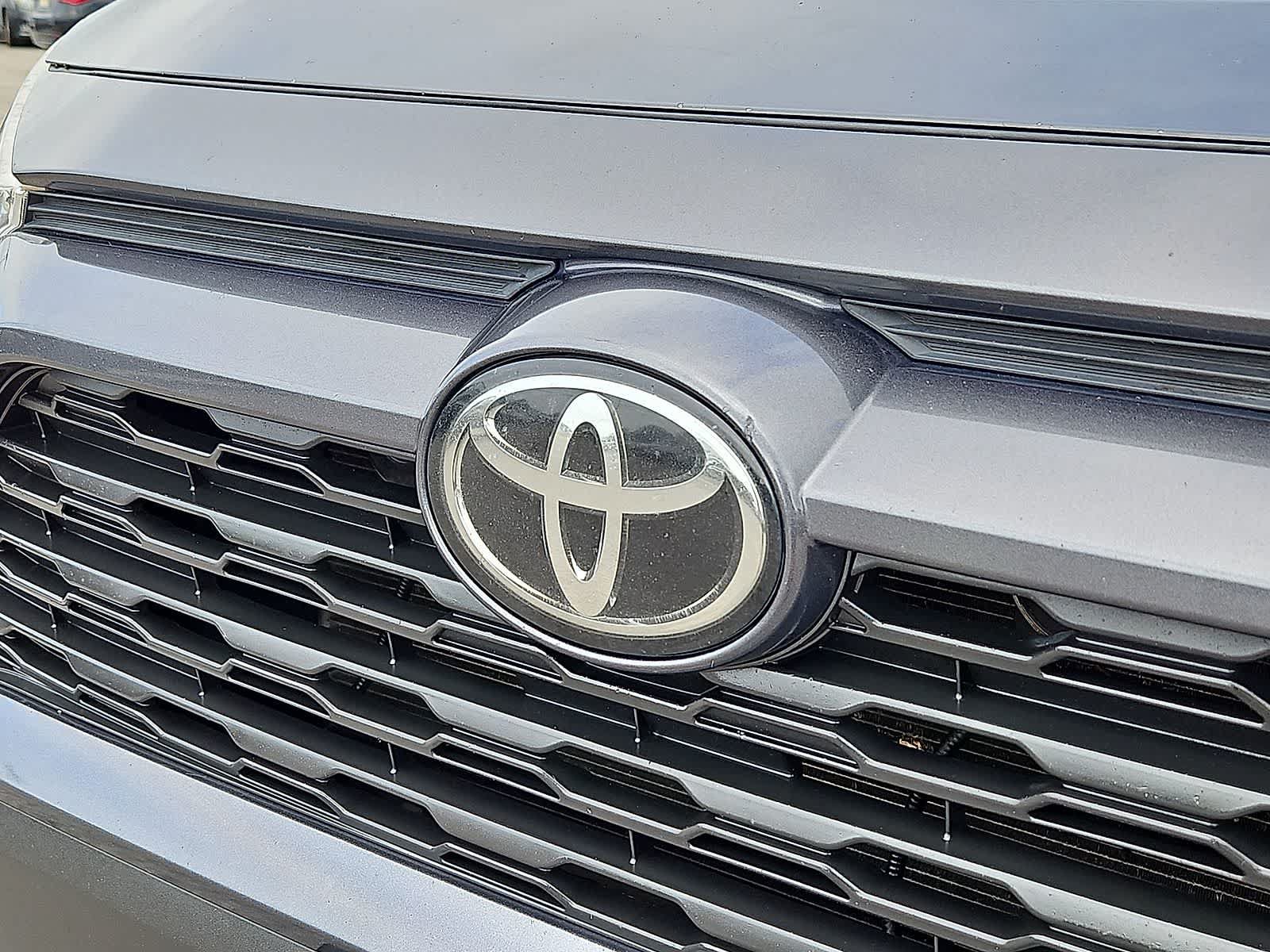 Used 2019 Toyota RAV4 XLE Premium w/ Cold Weather Package AWD/4WD image 36