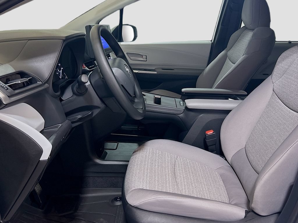 New 2026 Toyota Sienna LE FWD image 20