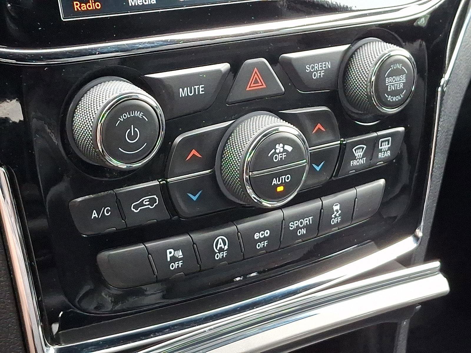 Used 2019 Jeep Grand Cherokee Trailhawk w/ Trailhawk Luxury Group AWD/4WD image 16