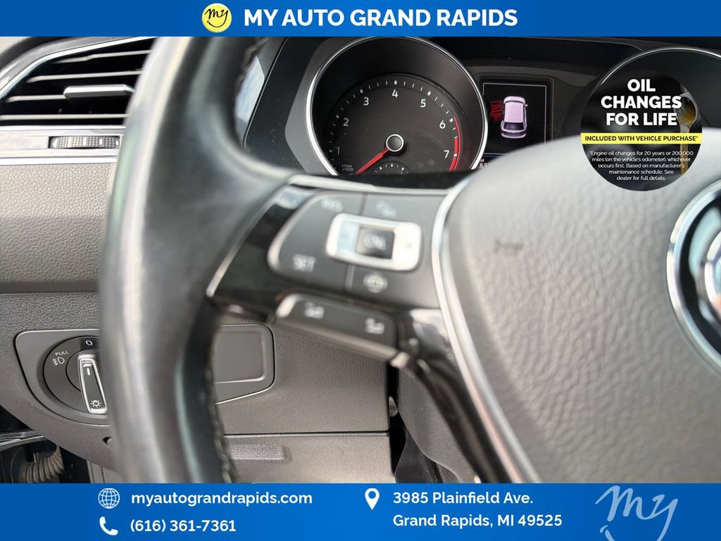 Used 2020 Volkswagen Tiguan SE R-Line w/ 3rd Row Seat Package AWD/4WD image 14