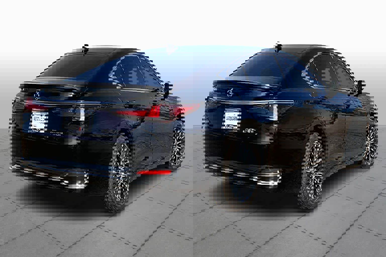 Used 2025 Lexus ES 300h w/ Premium Package image 11