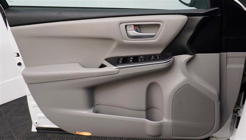 Used 2016 Toyota Camry LE FWD image 18