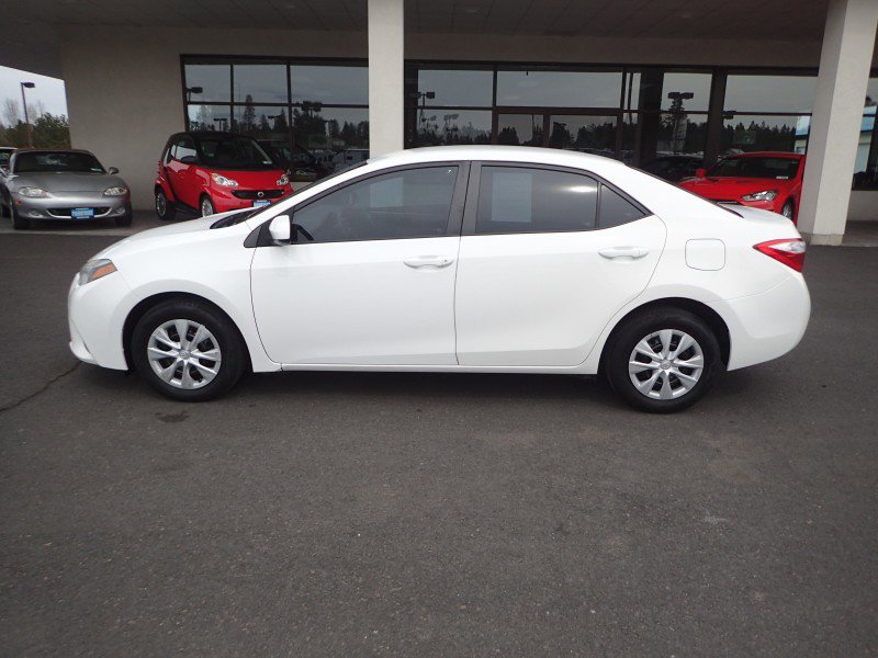 Used 2015 Toyota Corolla L FWD image 2