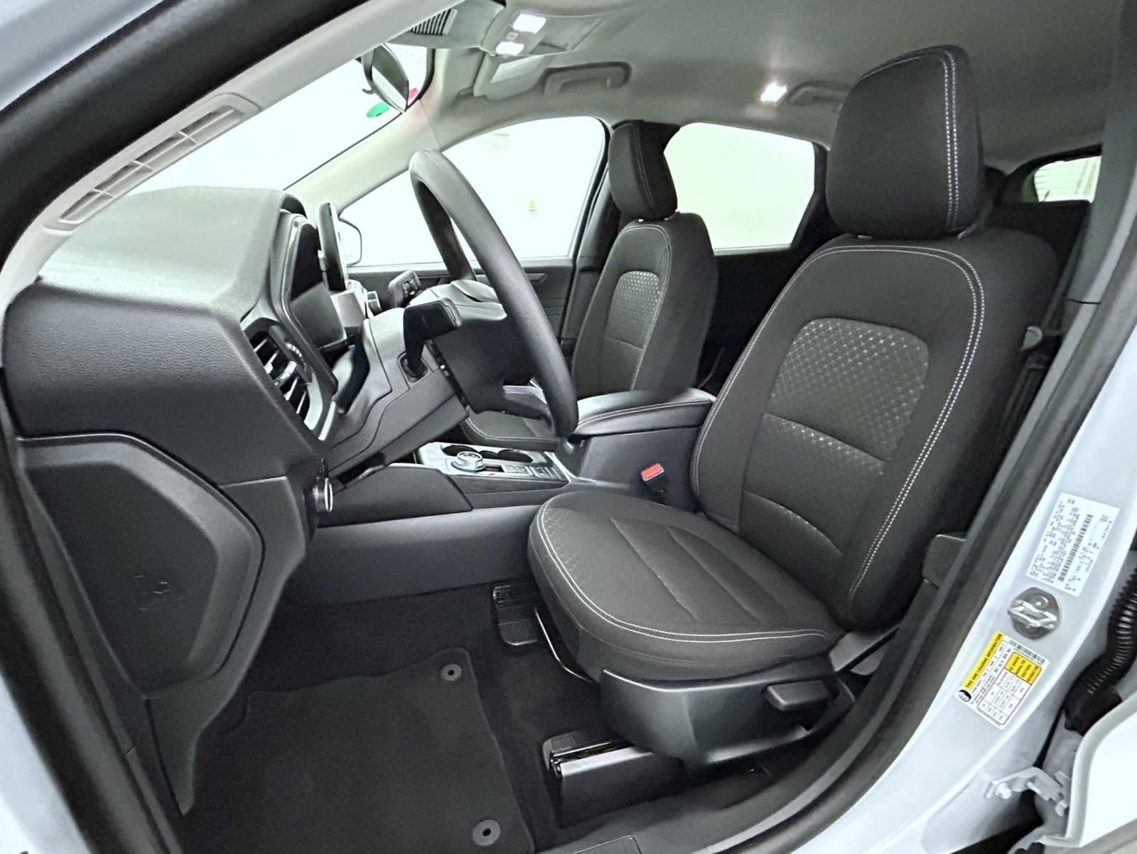 Used 2025 Ford Escape Active AWD/4WD image 10
