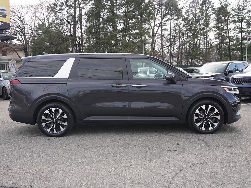 Used 2024 Kia Carnival EX image 18