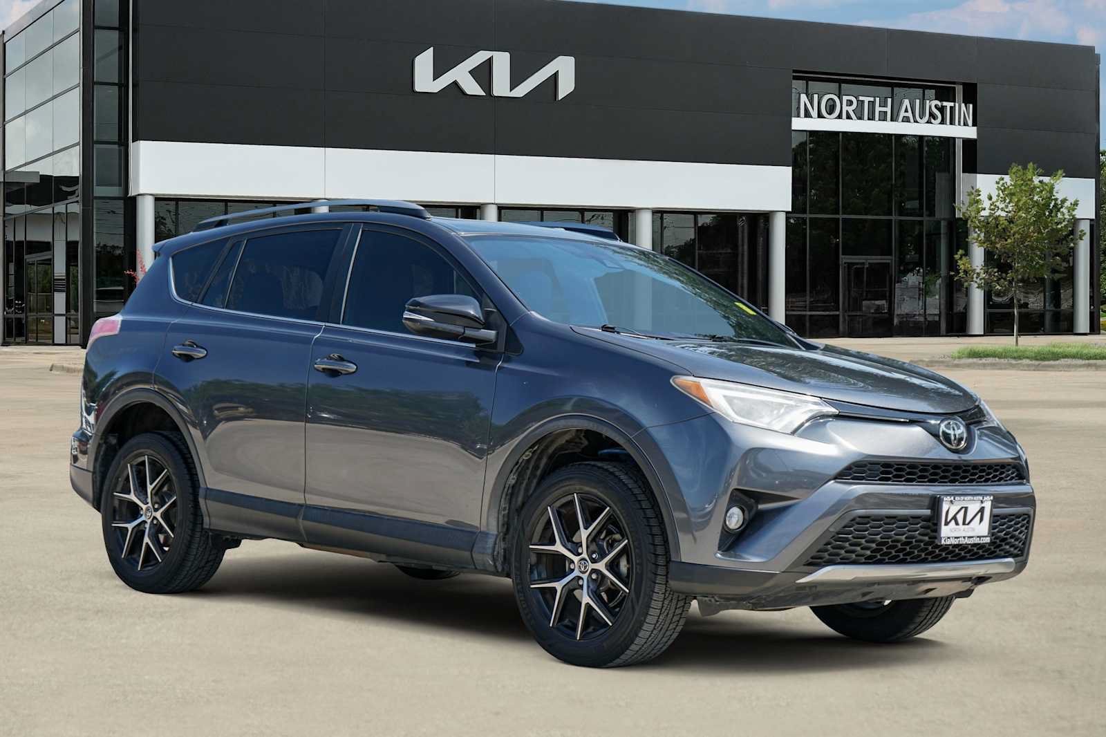 Used 2017 Toyota RAV4 SE w/ Power Special Value Package FWD image 6
