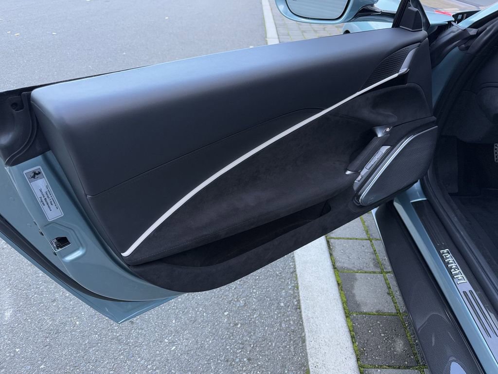 Used 2024 Ferrari Roma Spider image 28