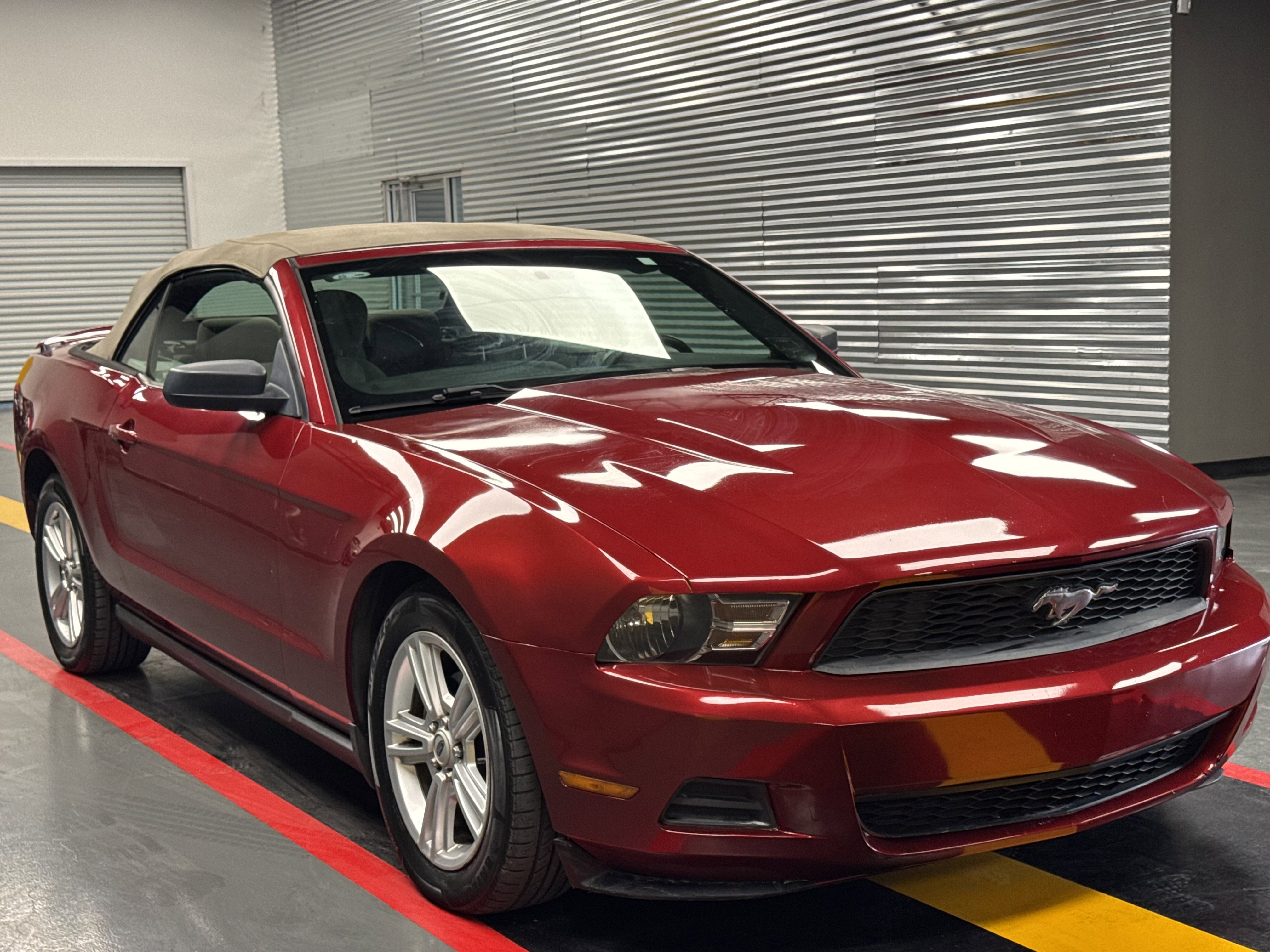 Used 2010 Ford Mustang Convertible image 14