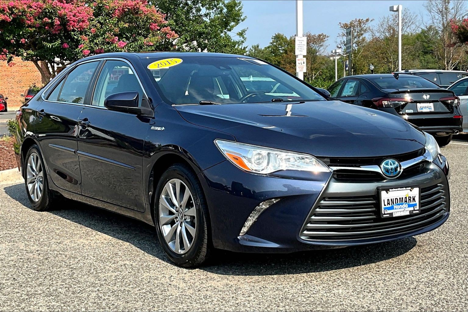 Used 2015 Toyota Camry XLE w/ Moonroof Package FWD image 11