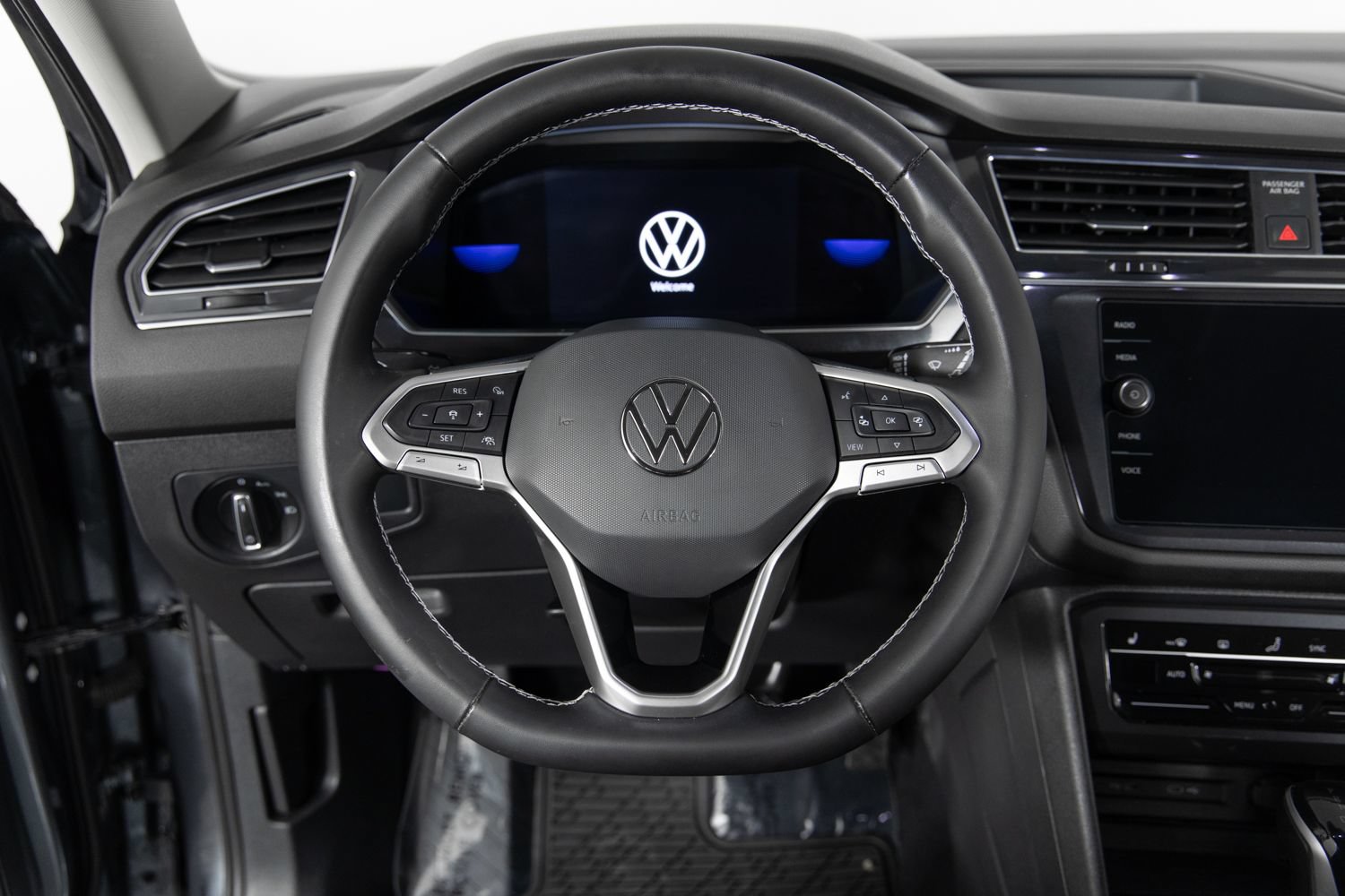 Used 2022 Volkswagen Tiguan SE AWD/4WD image 30