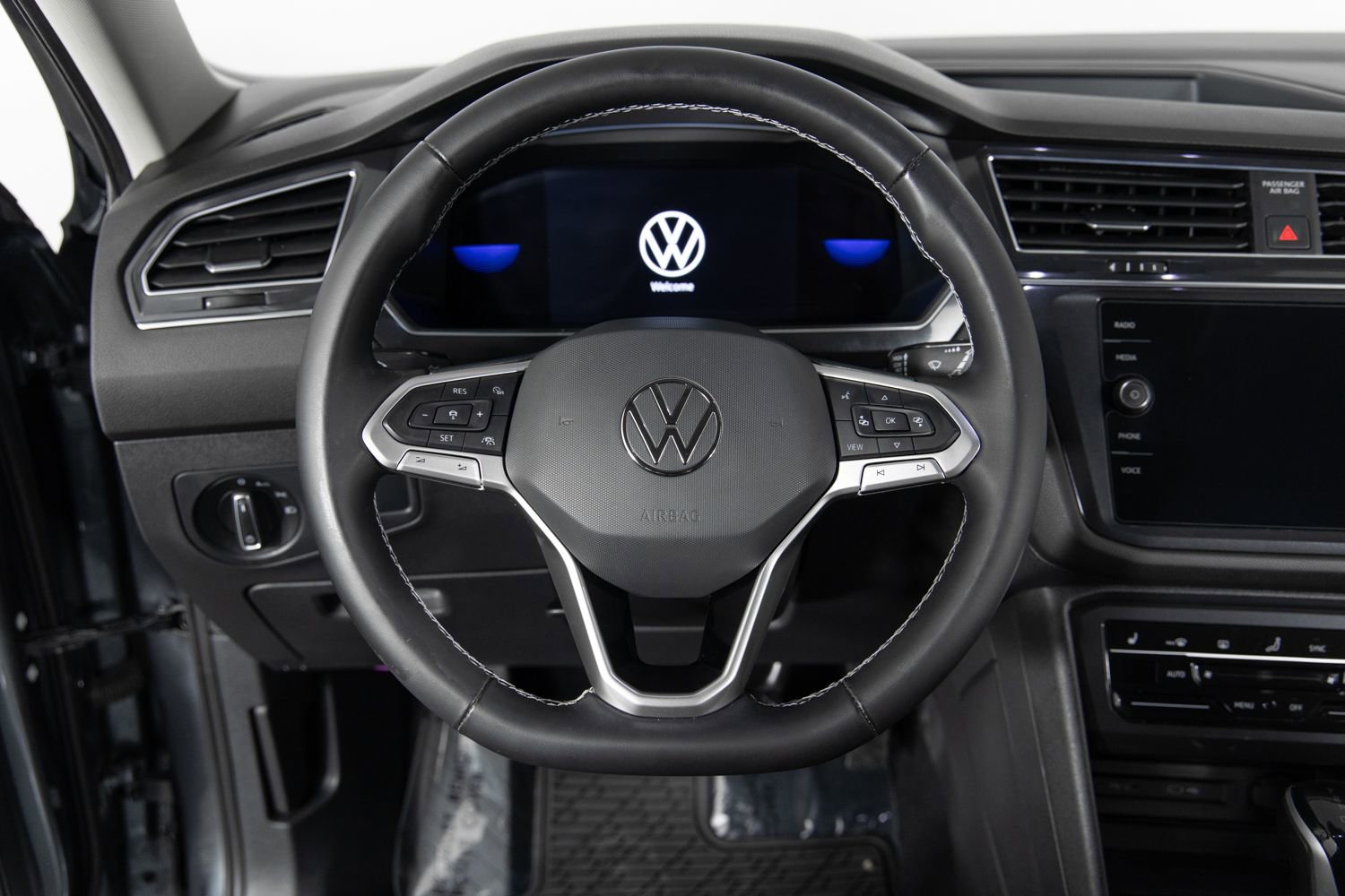 Used 2022 Volkswagen Tiguan SE AWD/4WD image 30