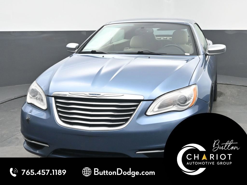Used 2011 Chrysler 200 Limited image 1