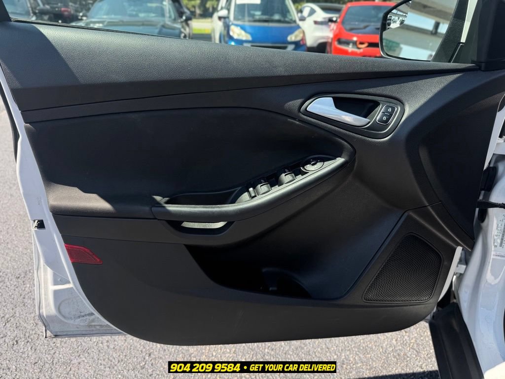 Used 2016 Ford Focus SE FWD image 16