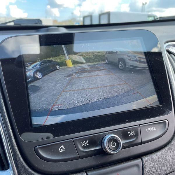 Used 2018 Chevrolet Malibu LT image 14