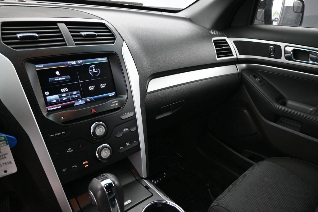 Used 2015 Ford Explorer XLT w/ Equipment Group 201B FWD image 21