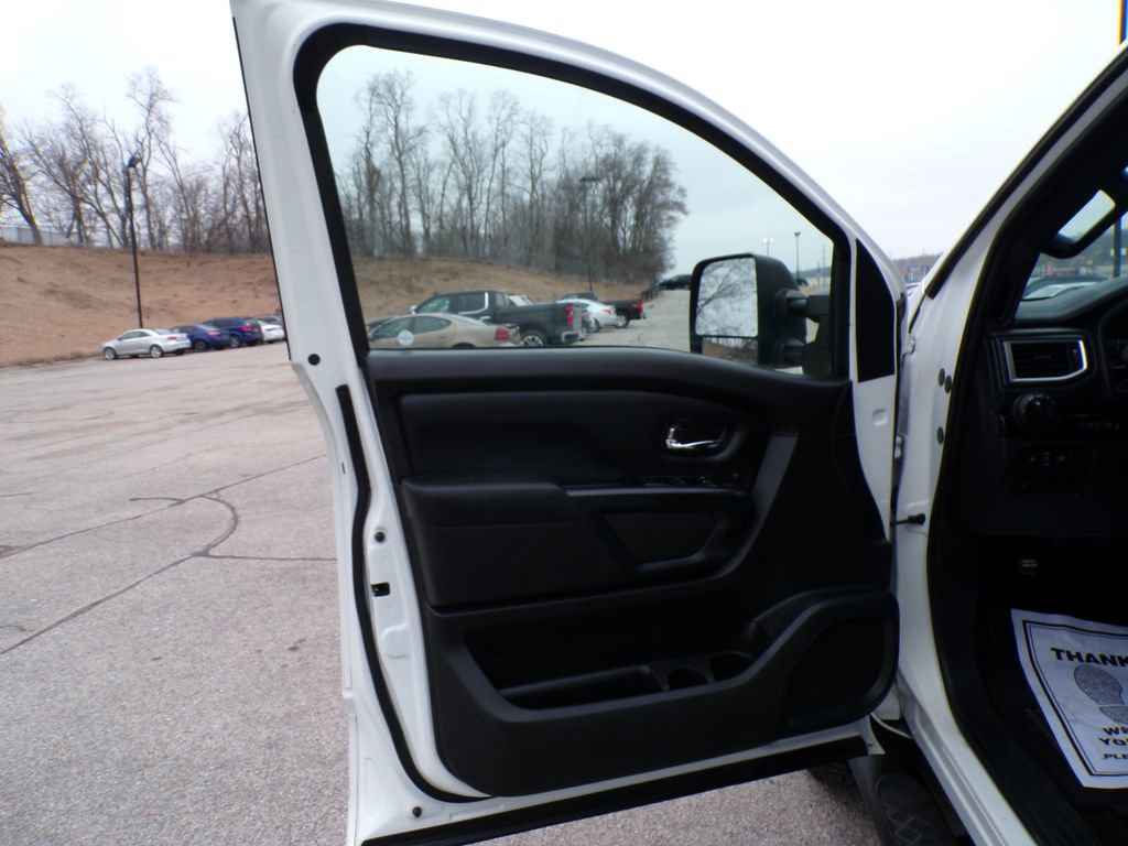 Used 2019 Nissan Titan SV w/ SV Convenience Package AWD/4WD image 10