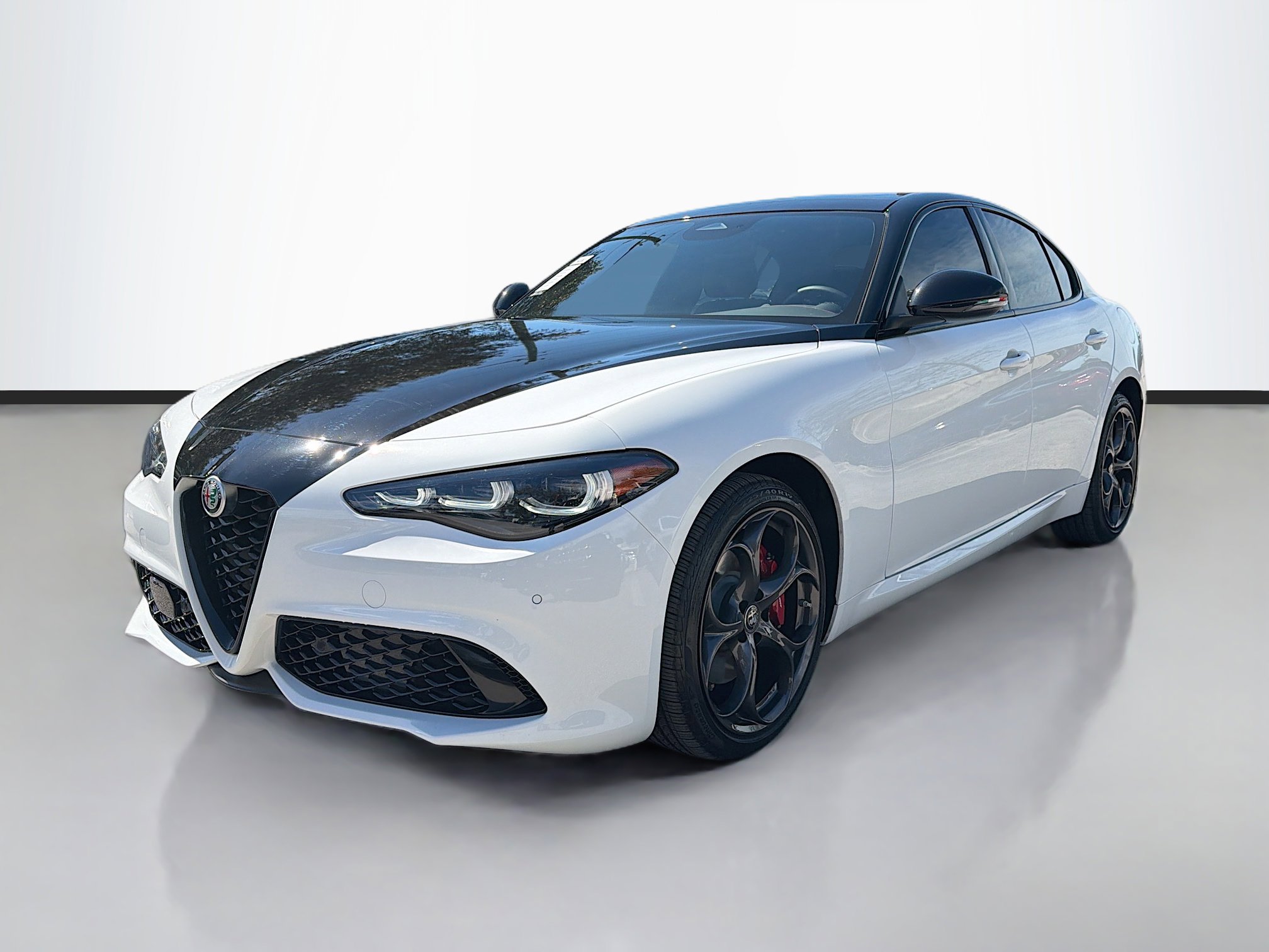Used 2025 Alfa Romeo Giulia AWD w/ Driving Assist Package image 7