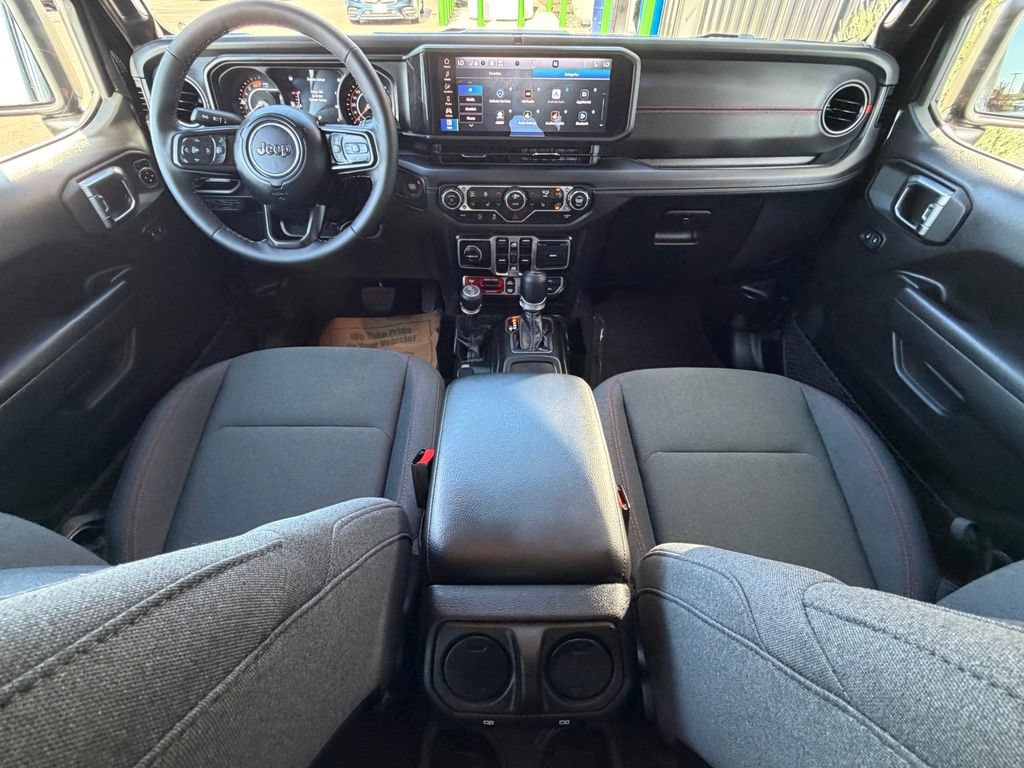 Used 2025 Jeep Wrangler Unlimited Rubicon w/ Convenience Group AWD/4WD image 13