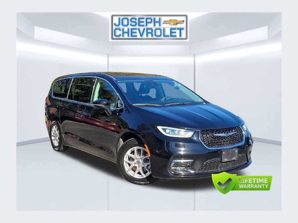 Used 2024 Chrysler Pacifica Touring-L