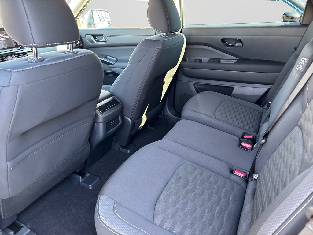 New 2025 Nissan Pathfinder SV image 9
