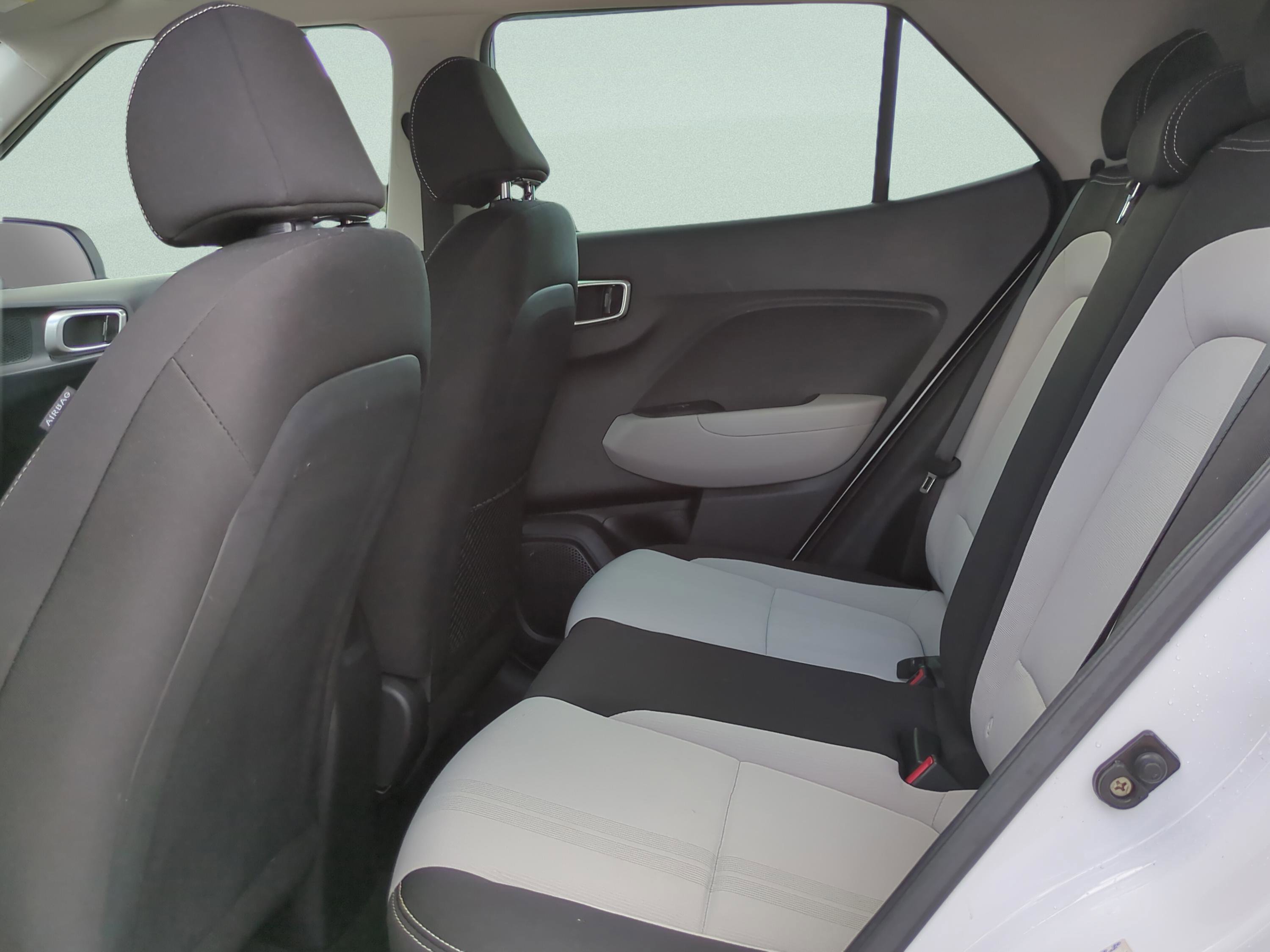 Certified 2021 Hyundai Venue SEL image 11