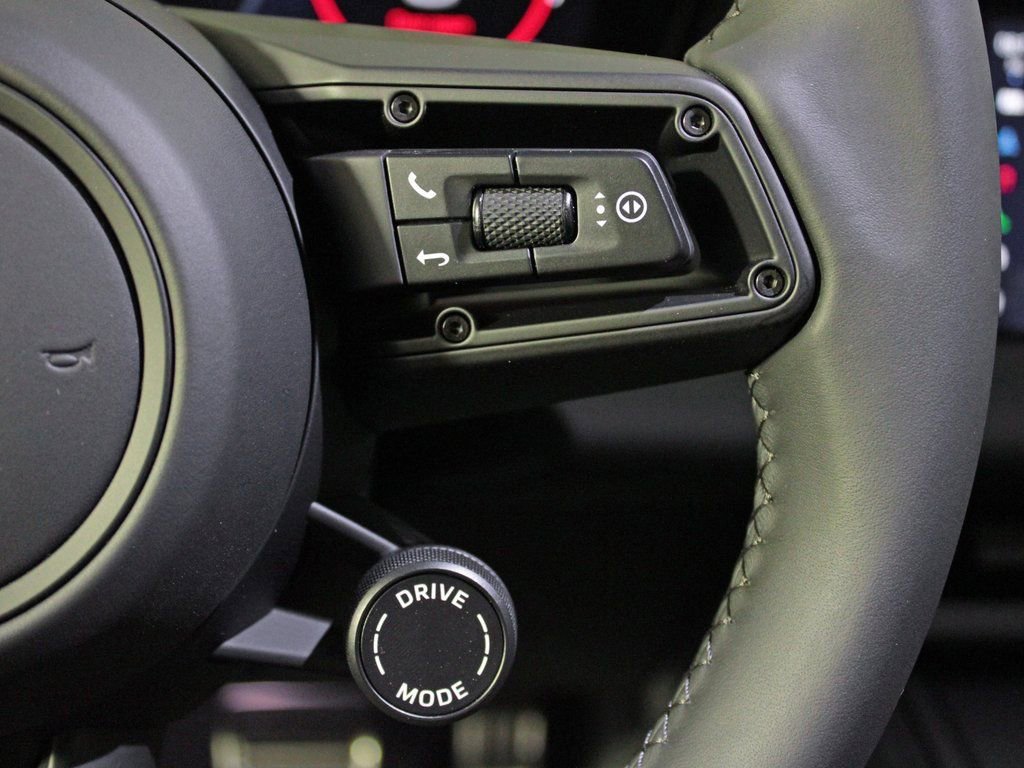 Certified 2025 Porsche Macan Turbo Electric AWD/4WD image 25