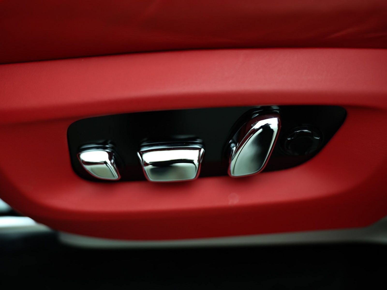 Certified 2025 Rolls-Royce Cullinan Black Badge AWD/4WD image 42
