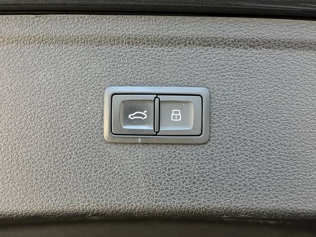 Used 2020 Audi Q5 e Premium w/ Convenience Package AWD/4WD image 19