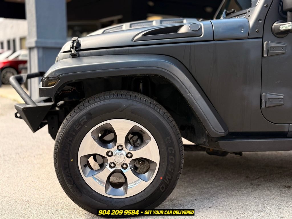 Used 2017 Jeep Wrangler Unlimited Sahara w/ Dual Top Group AWD/4WD image 13