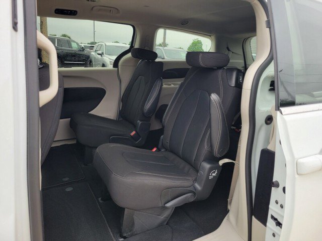 Used 2023 Chrysler Voyager LX FWD image 29