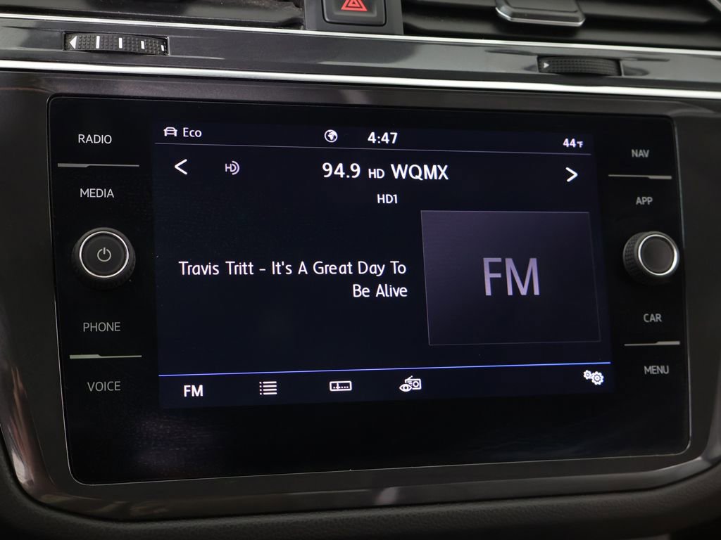 Used 2020 Volkswagen Tiguan SEL AWD/4WD image 48