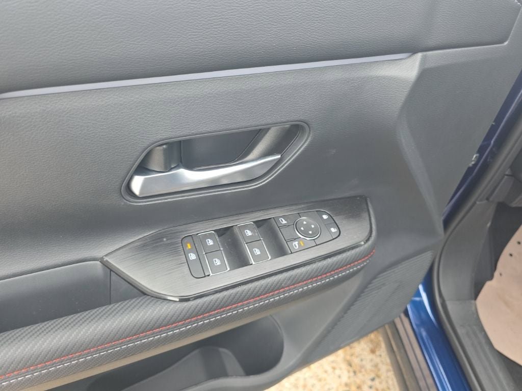 New 2026 Nissan Kicks SR w/ Cold Weather Package image 16