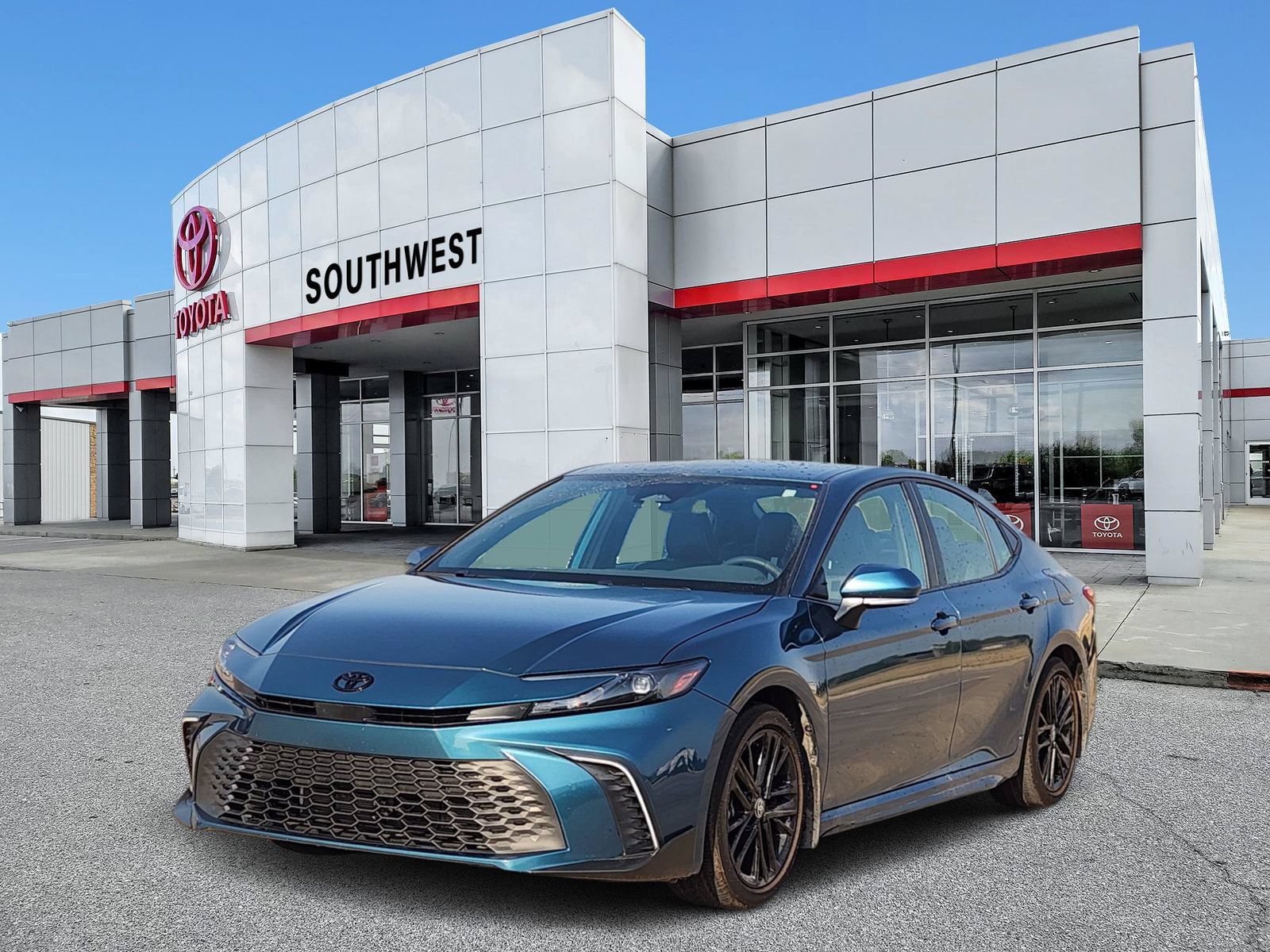 Used 2025 Toyota Camry SE w/ Convenience Package FWD image 2