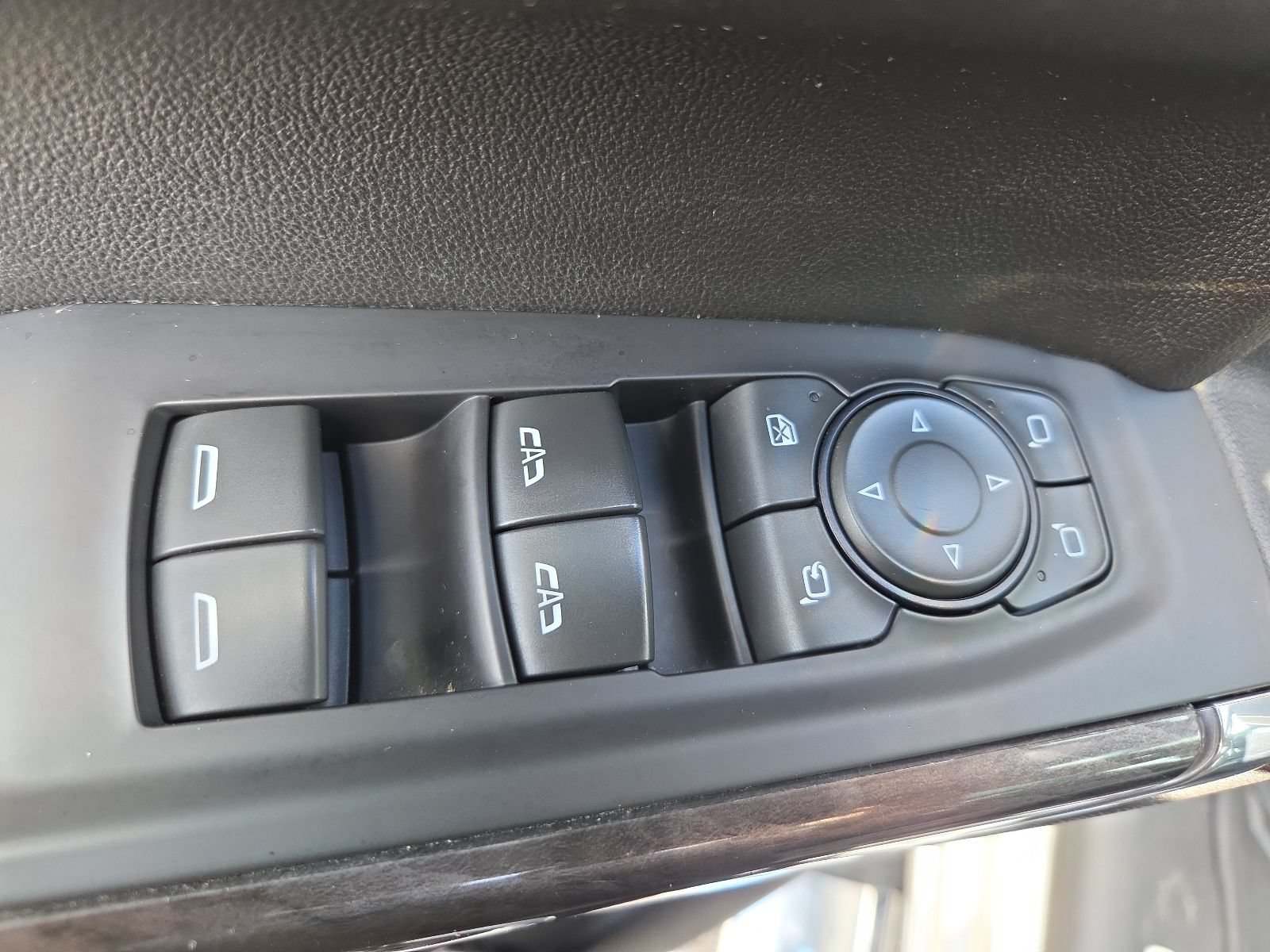 Used 2021 Chevrolet Silverado 1500 LTZ w/ Technology Package AWD/4WD image 15