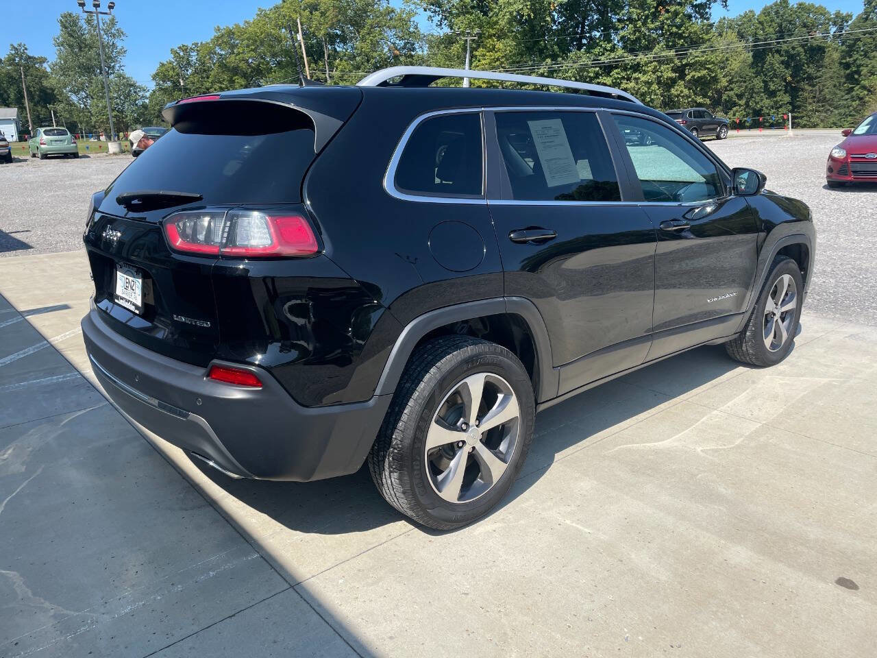Used 2019 Jeep Cherokee Limited image 10