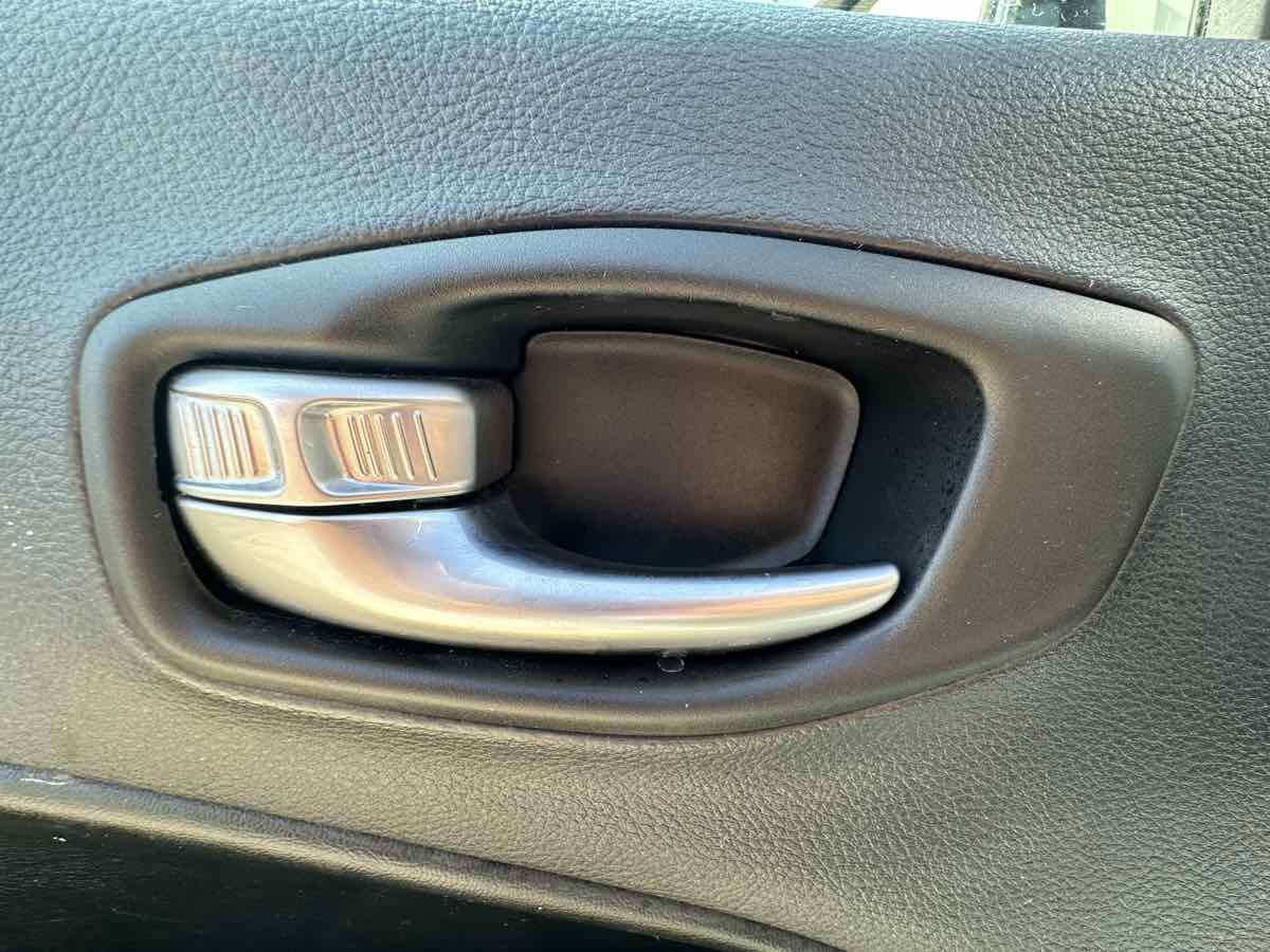 Used 2019 Jeep Compass Latitude image 24