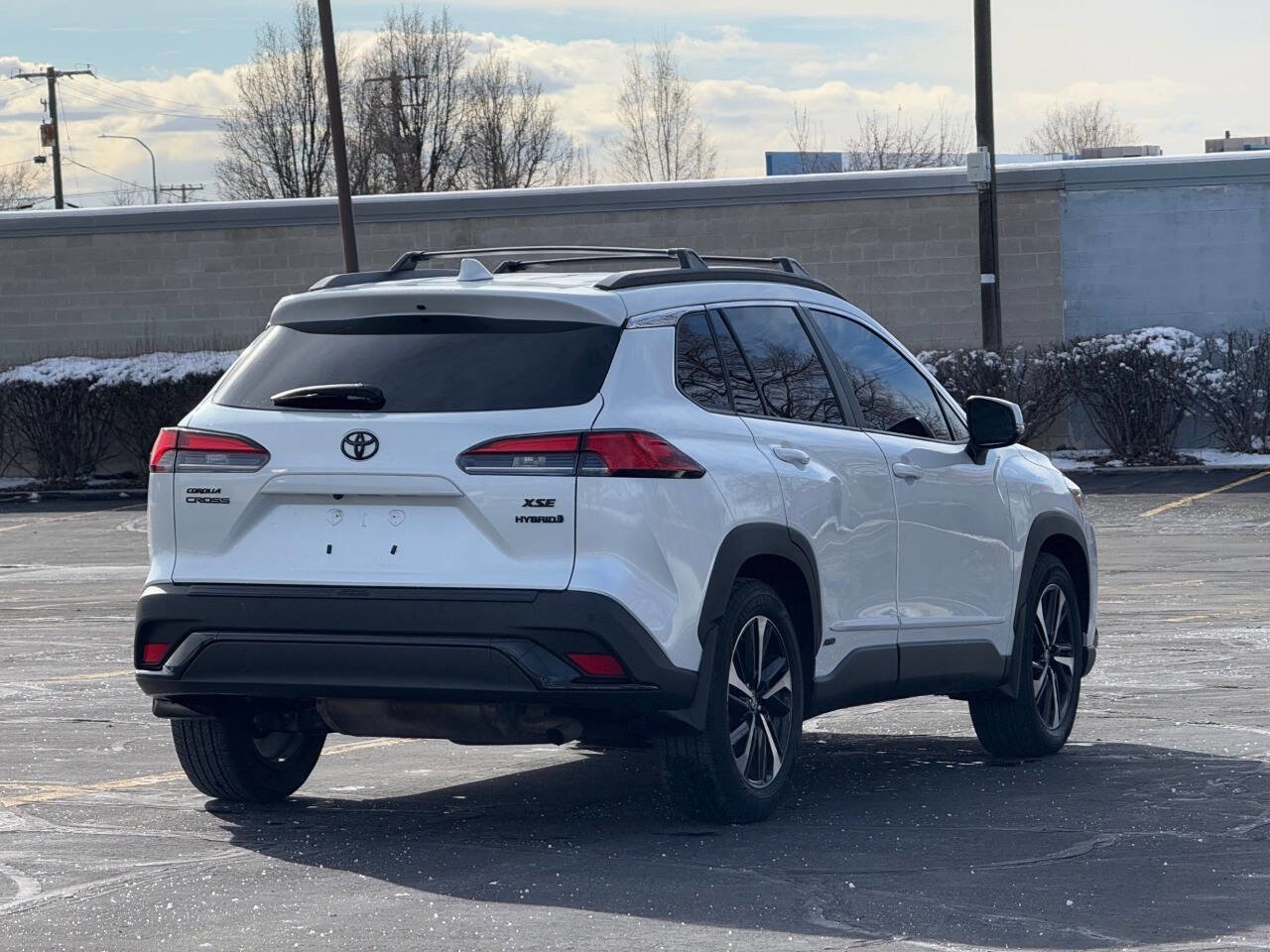 Used 2024 Toyota Corolla Cross AWD Hybrid w/ Convenience Package image 5
