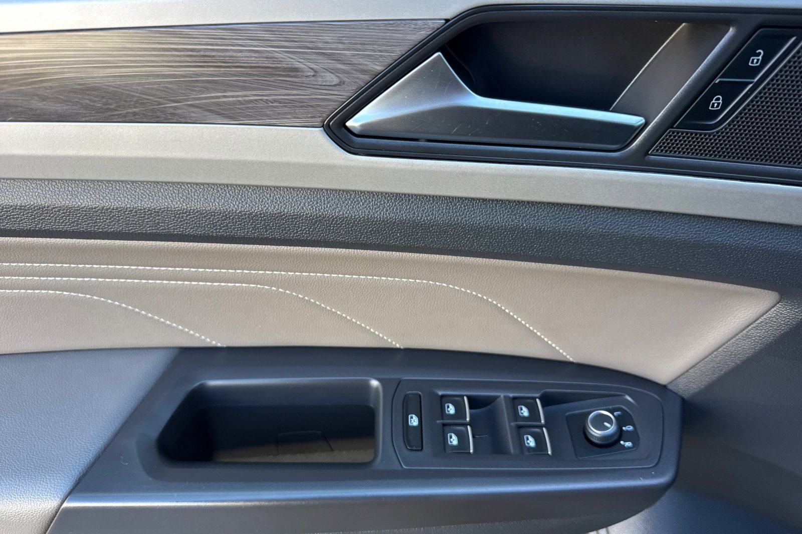 Certified 2022 Volkswagen Atlas Cross Sport SE image 12