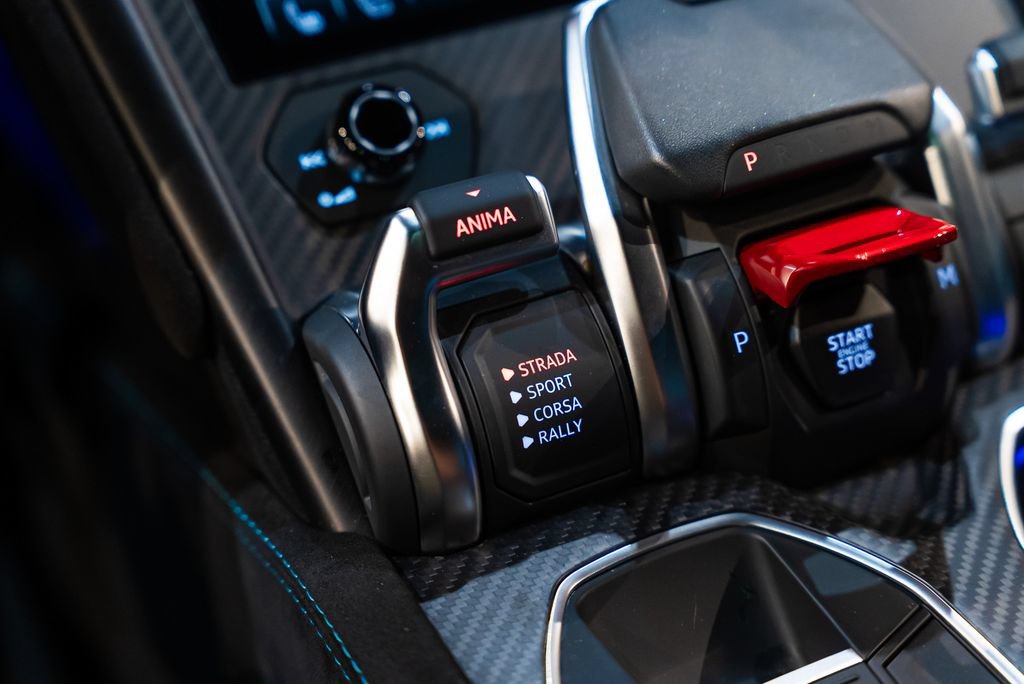 Used 2024 Lamborghini Urus Performante AWD/4WD image 25
