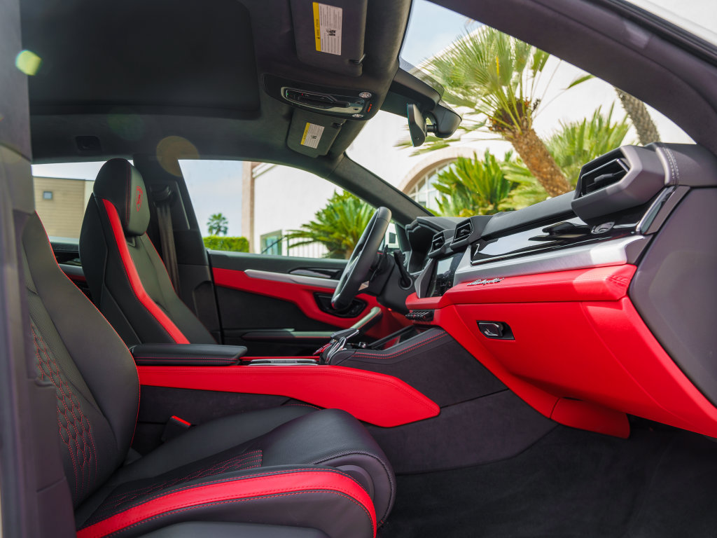 Used 2025 Lamborghini Urus SE AWD/4WD image 8