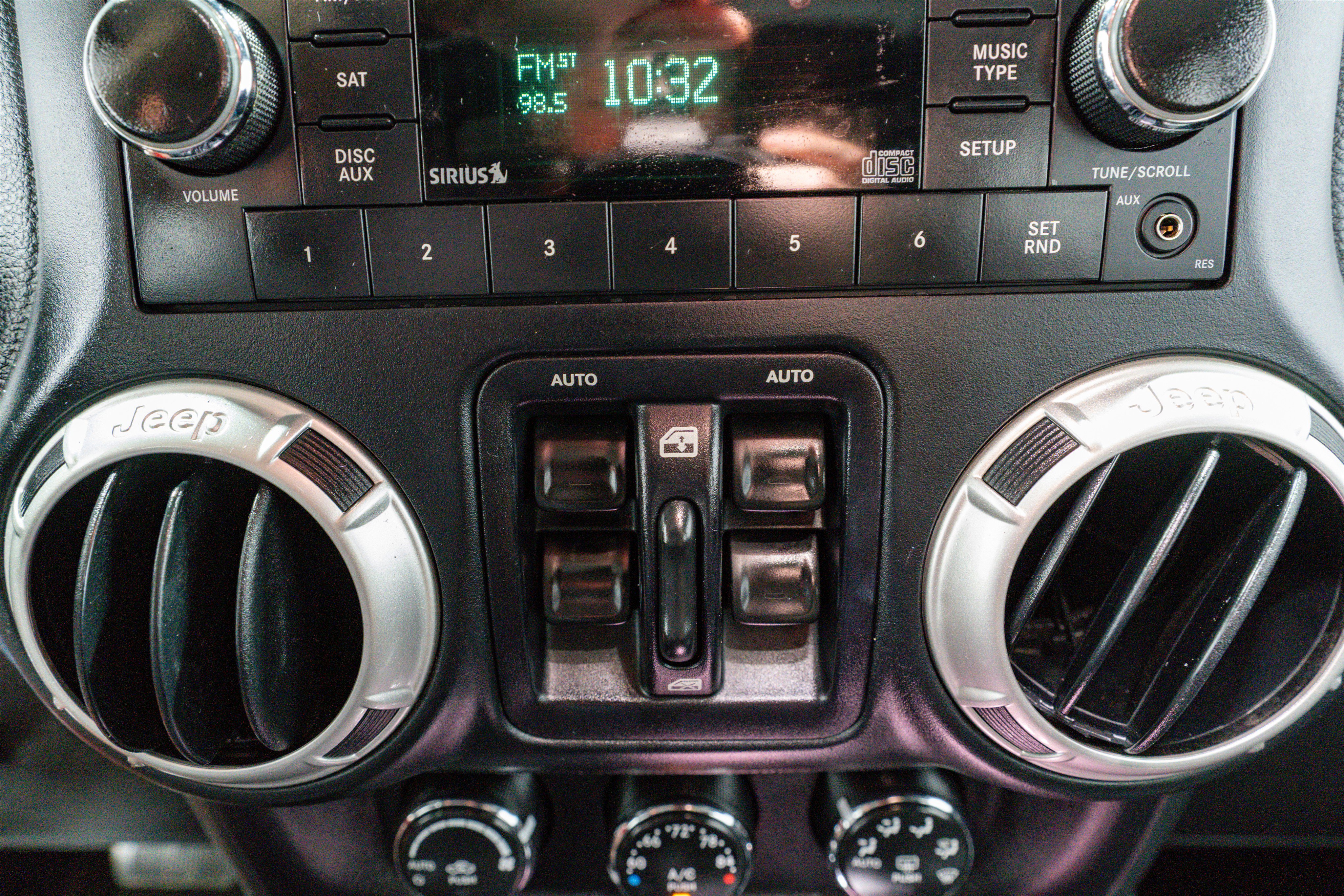 Used 2017 Jeep Wrangler Unlimited Rubicon w/ Dual Top Group image 17