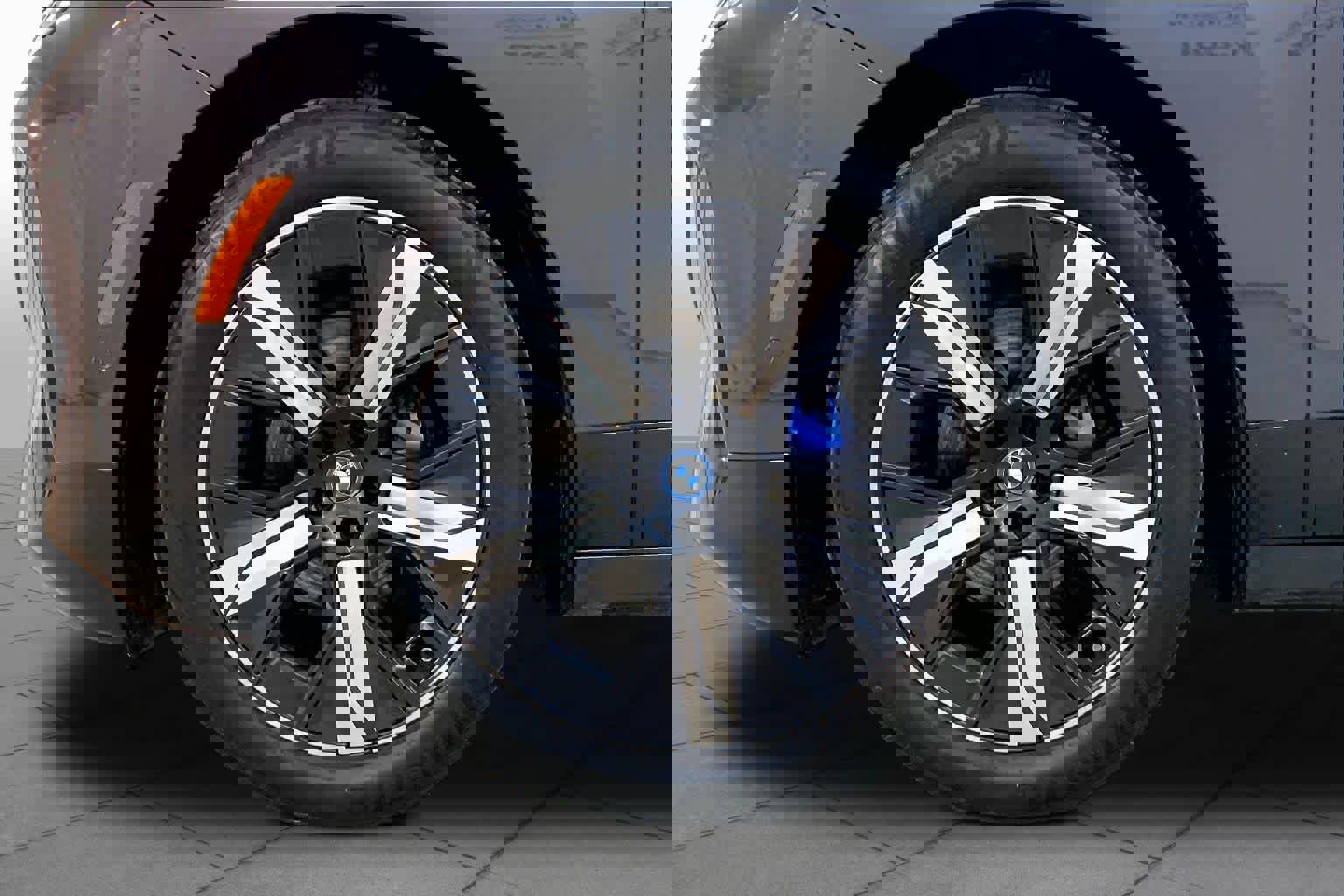 Certified 2023 BMW iX xDrive50 w/ Premium Package image 10