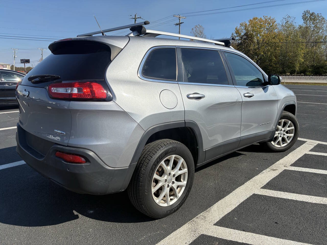 Used 2015 Jeep Cherokee Latitude w/ Cold Weather Group AWD/4WD image 5