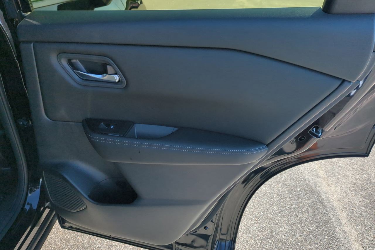 Certified 2024 Nissan Rogue SV FWD image 34