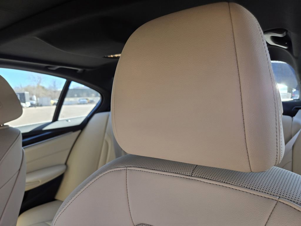 Used 2023 BMW 530e xDrive 530e iPerformance image 13