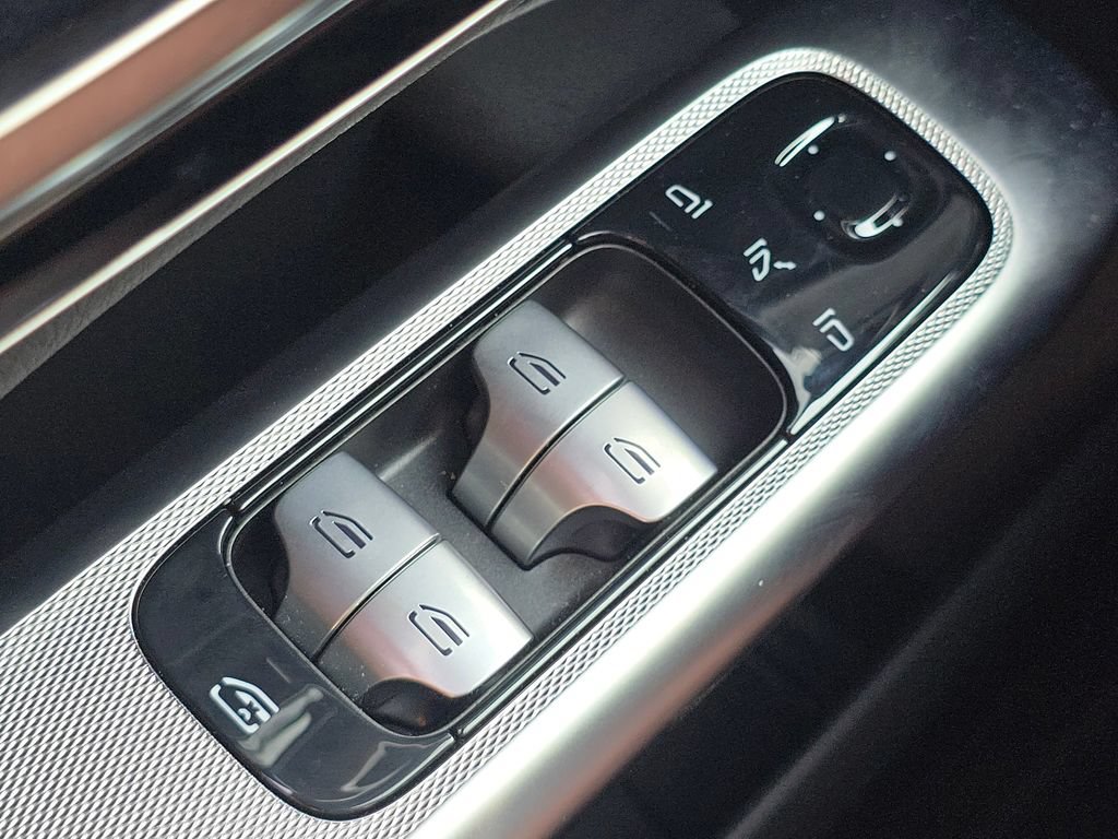 Used 2026 Mercedes-Benz GLC 300 4MATIC image 27