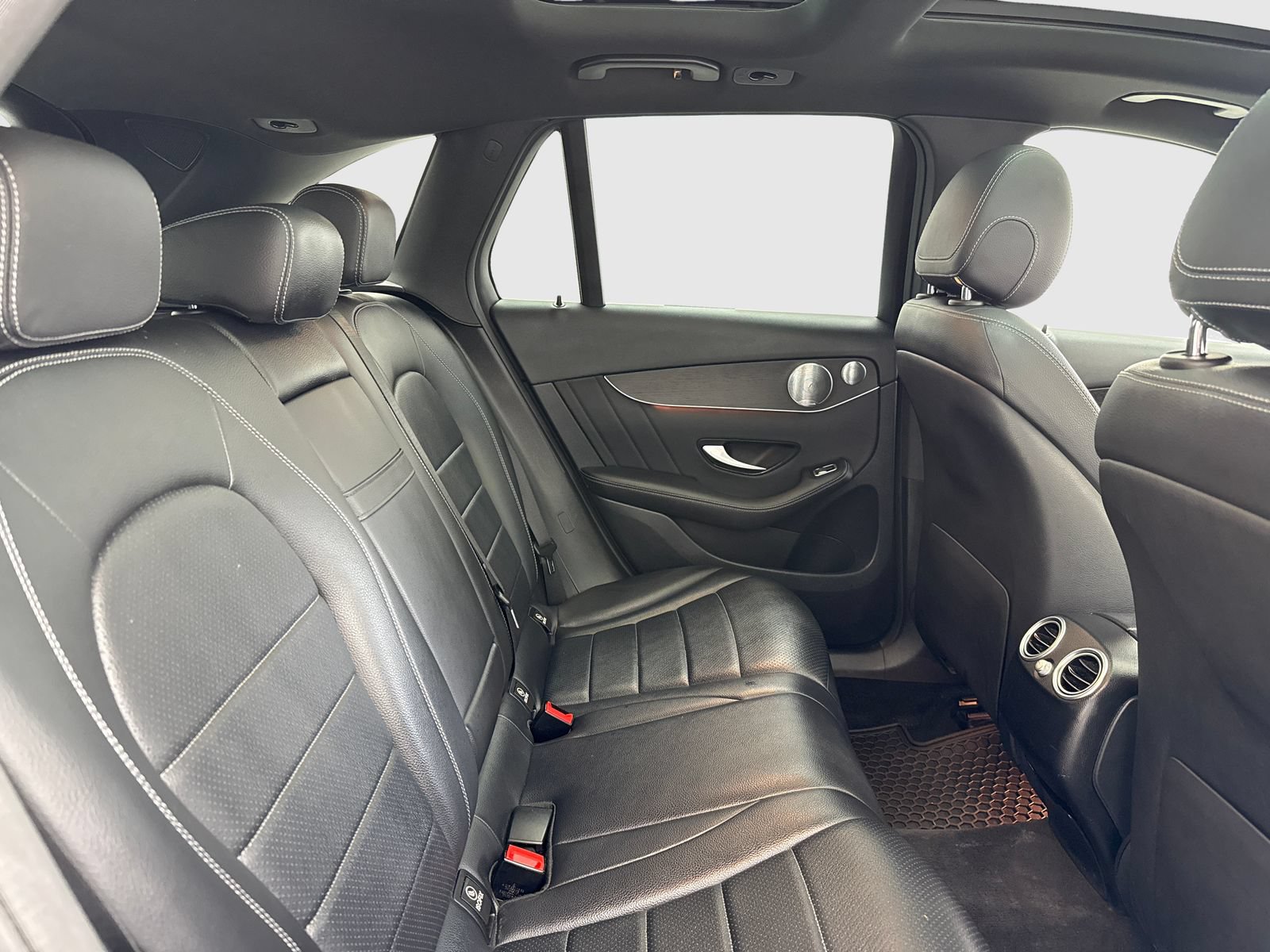 Used 2020 Mercedes-Benz GLC 300 4MATIC image 46