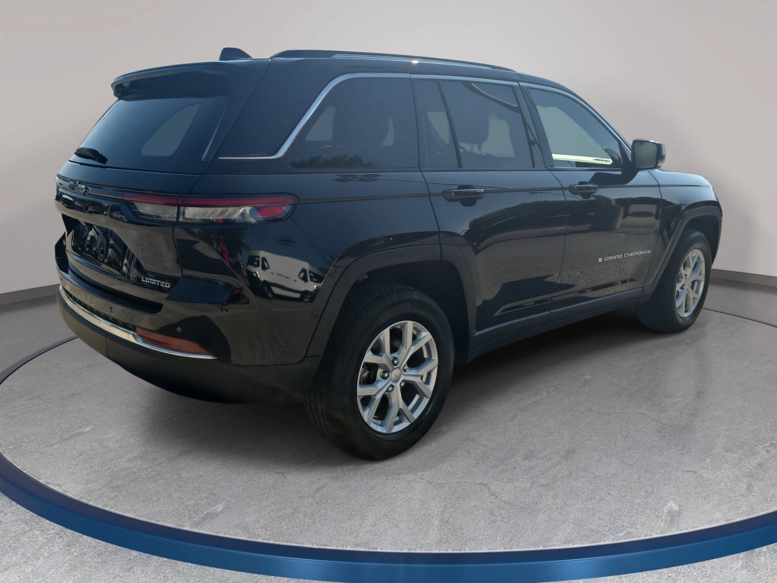 Used 2023 Jeep Grand Cherokee Limited AWD/4WD image 5