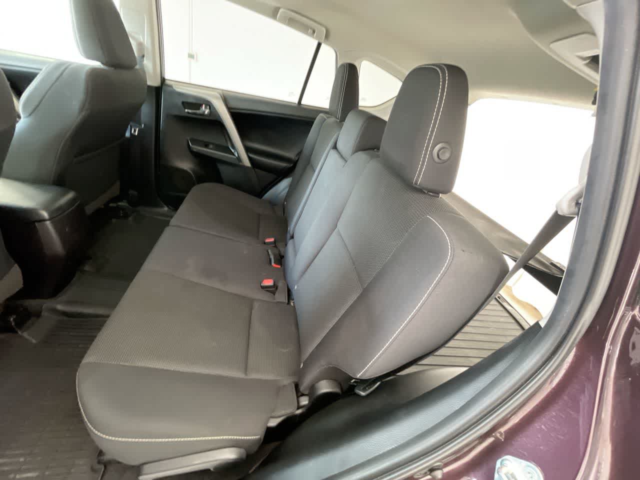 Used 2018 Toyota RAV4 XLE AWD/4WD image 22
