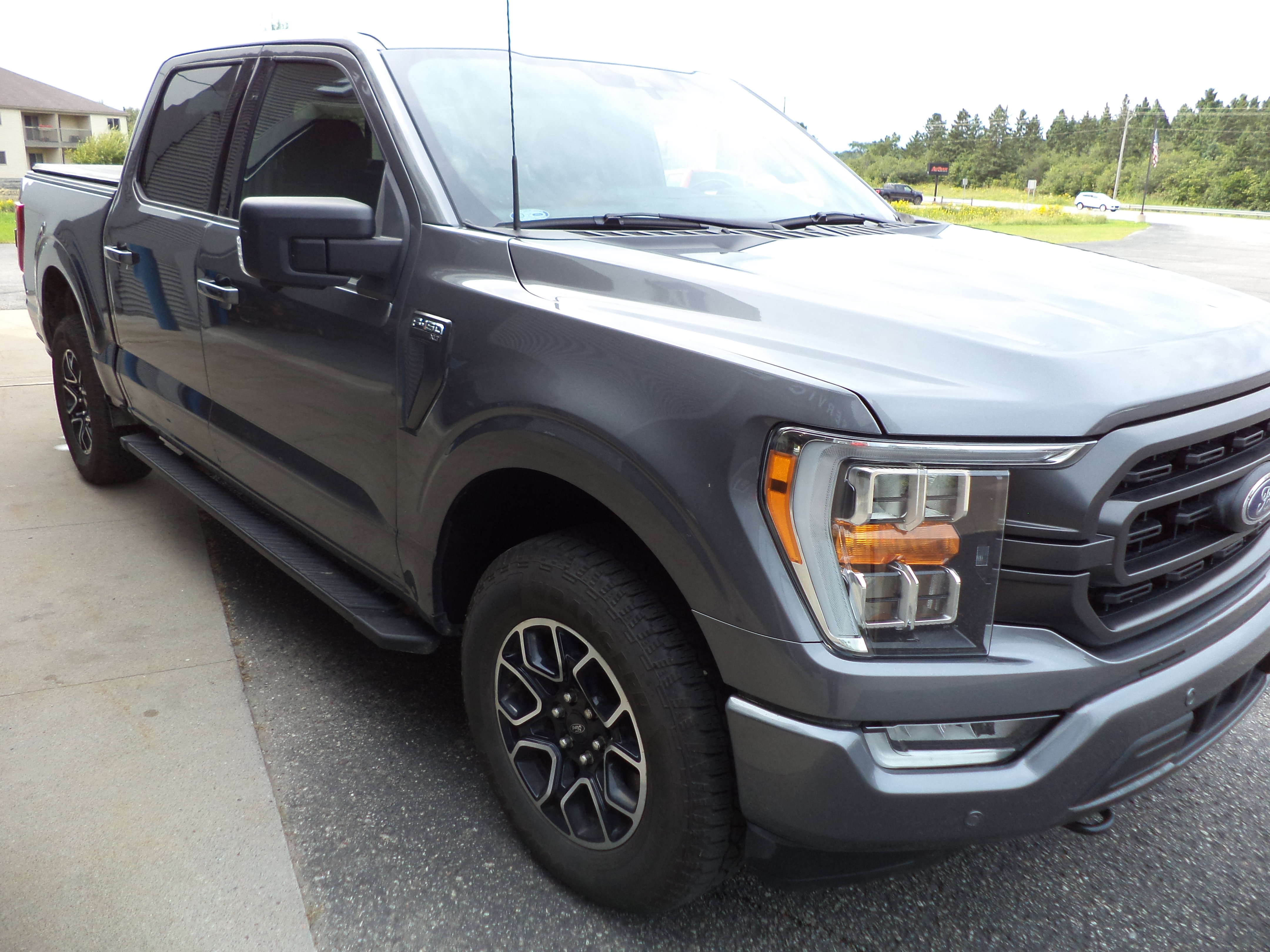 Used 2021 Ford F150 XLT w/ Equipment Group 302A High image 9